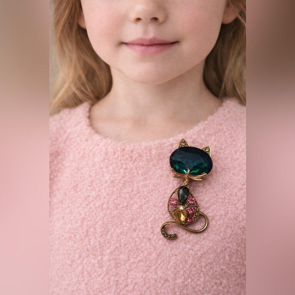 🐱 Vintage style  Rhinestone Cat Brooch – Colorful Statement Kitty